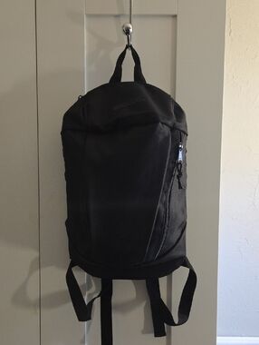Black Minimalist Backpack - Mountain Warehouse 10L